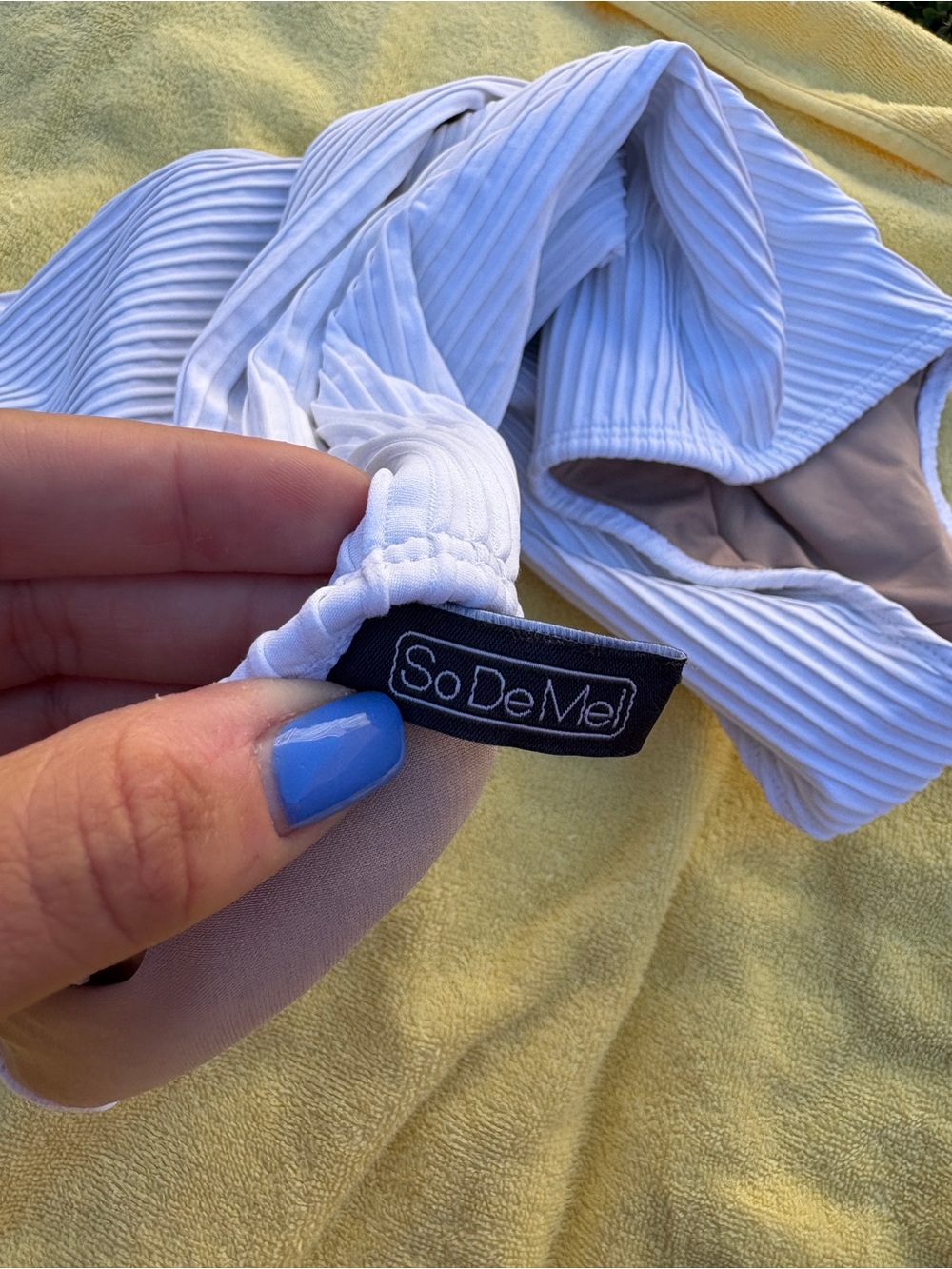 So De Mel White Ribbed One-Shoulder Swim Top with Buckle - Picture 3 of 4